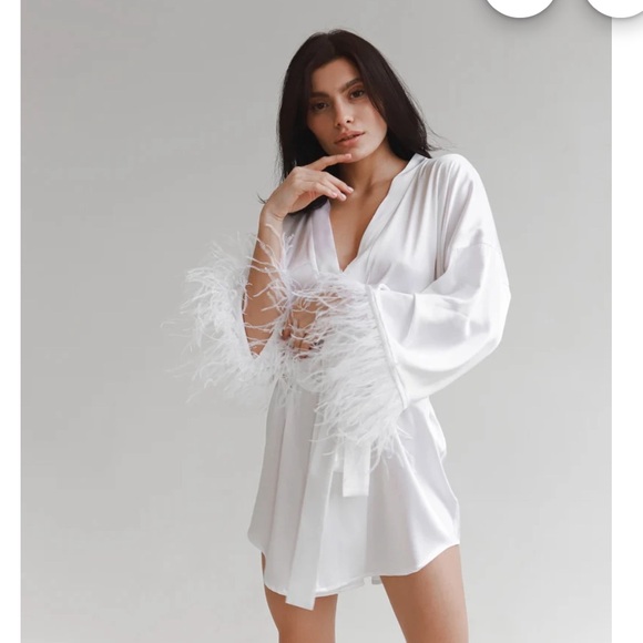 The RobeUA Silk Bridal Robe - Picture 1 of 16